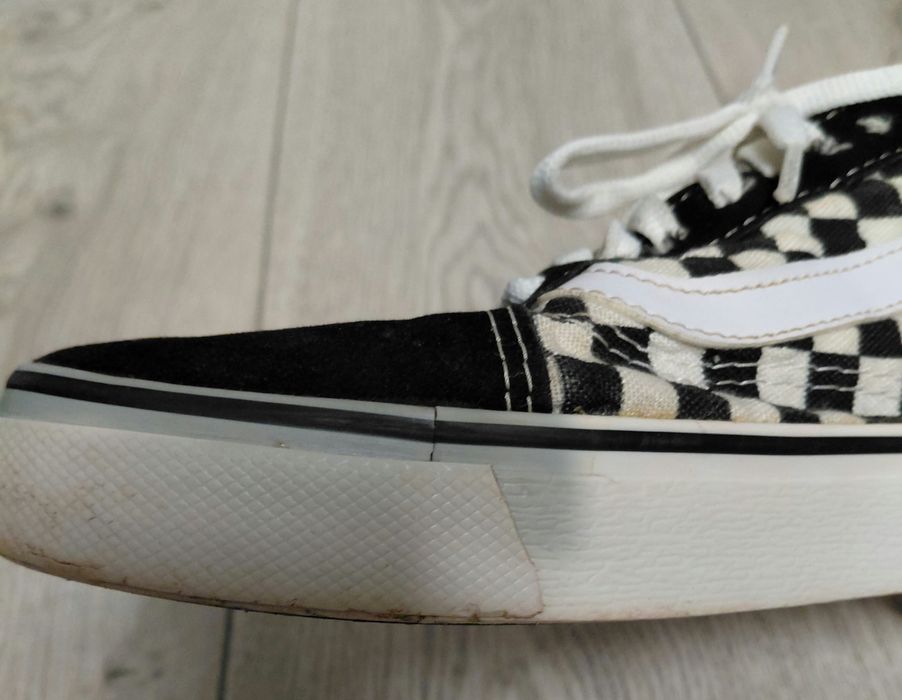 Продам кеди Vans з дефектом