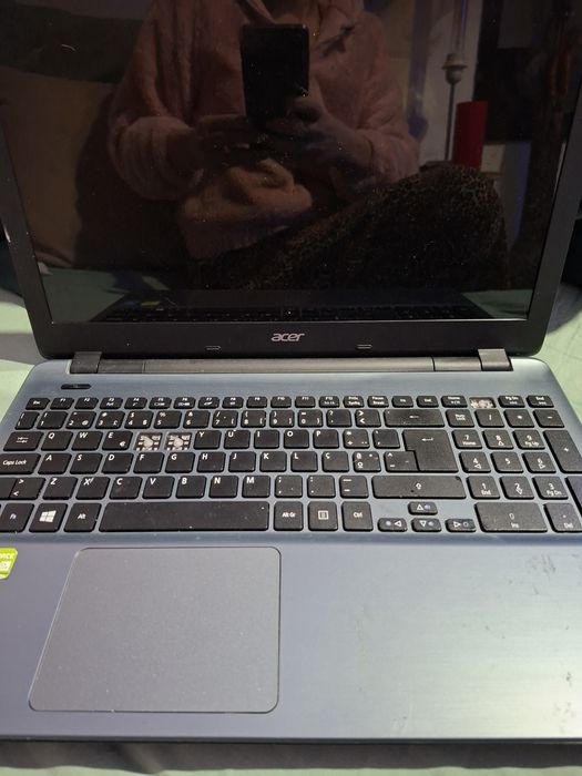 2 portáteis sem carregador