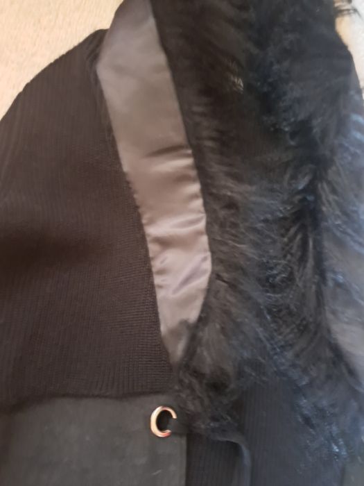 SASHA Design czarny kardigan z futrzanym kołnierzem wełna r. 42