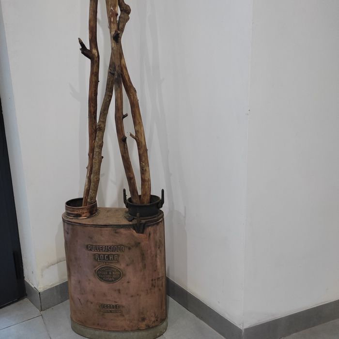 Pulverizador antigo em cobre