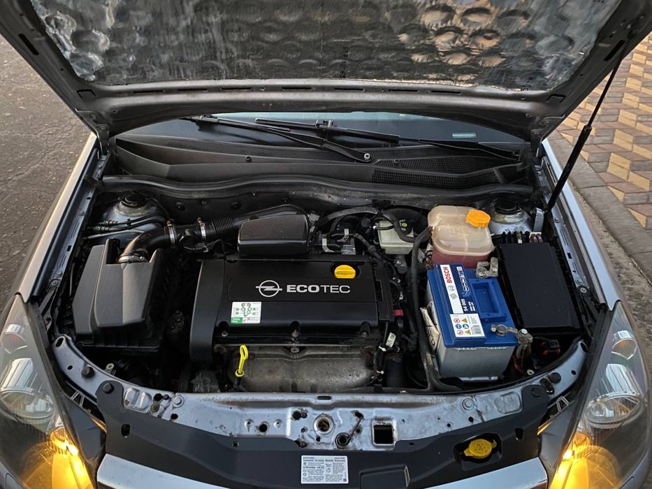 В Дуже Гарному Стані OPEL Astra H 1.6 Бензин На Автоматі! 140тис км