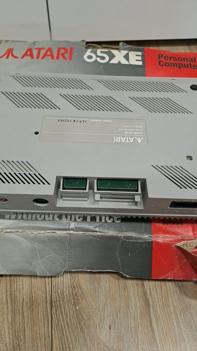 Atari 65xe z podelkiem