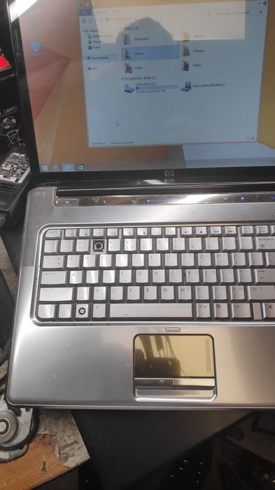 HP dv5 staruszek z win 8.