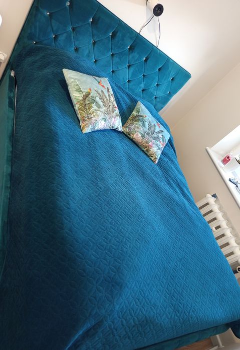 Łóżko sypialniane tapicerowane