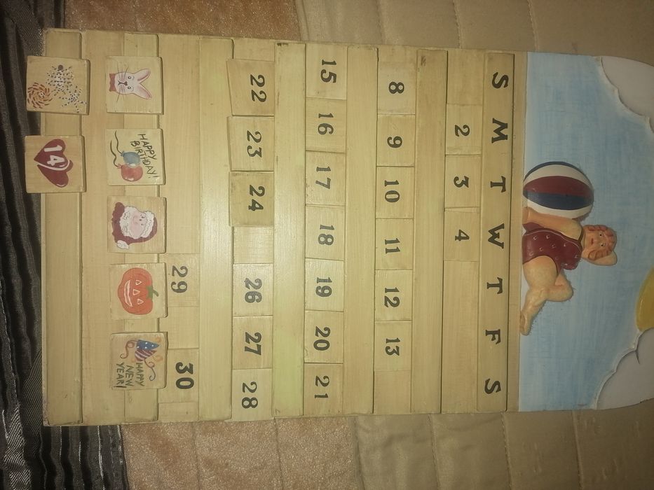 Calendário de madeira