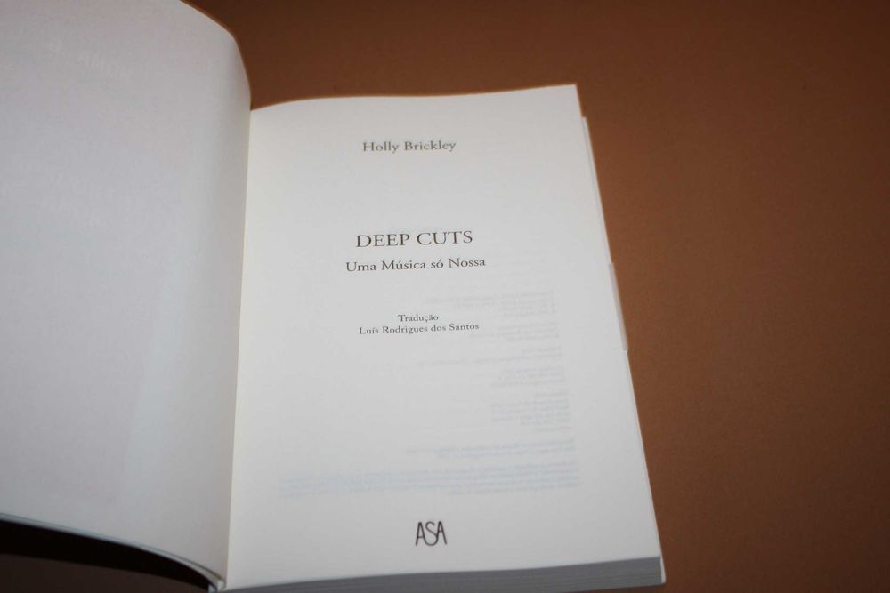 Deep Cuts - Uma Música Só Nossa //de Holly Brickley