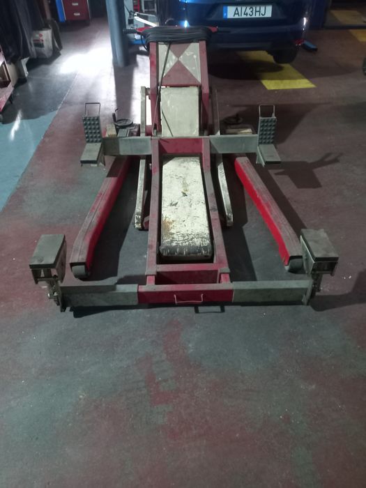 Elevador  móvel para  automóveis