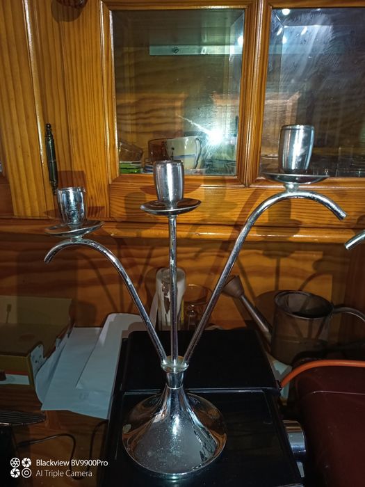Par de castiçais de três velas cada um em latão