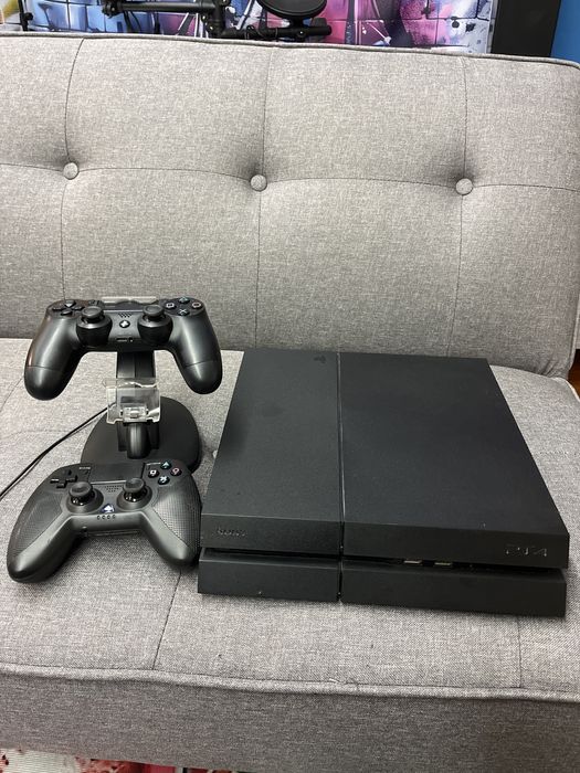 PS4 Slim 500Gb + Comandos