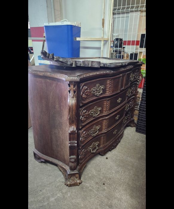 Comoda com Espelho Antiguidade em bom estado de conservação, pode ver