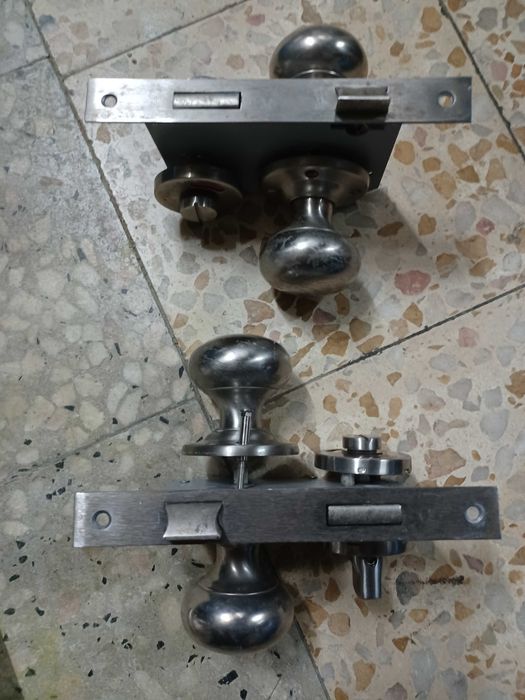Fechadura e maçaneta de WC