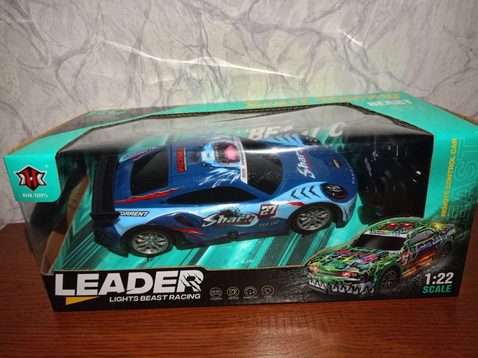 Продам детскую игрушку машинку на радио управлении