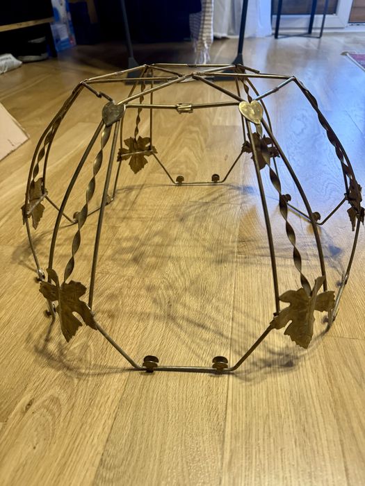 Ozdobny metalowy klosz do lampy z zapięciami