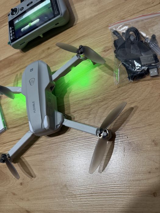 Dron polegble PL-710