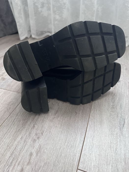 Шикарні шкіряні демі ботінки від Зара,Zara