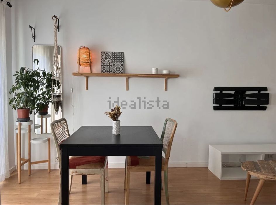 Arrenda-se apartamento T1 mobilado Avenidas Novas