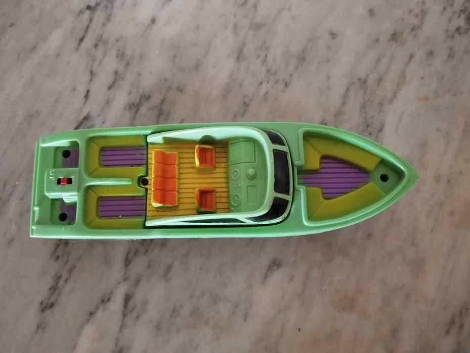 Barco de plástico