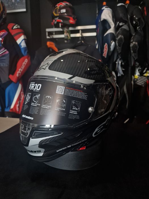 Kask Alpinestars SUPERTECH R10 ELEMENT Helmet Black/Carbon/Silwer 'L