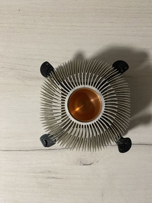 Комп'ютер Xeon E5450 4 ядра, видеокарта 1gb, с монитором