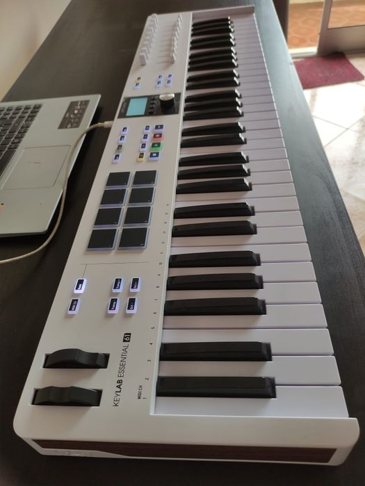 Arturia Keylab Essencial 61 Mk3 na caixa