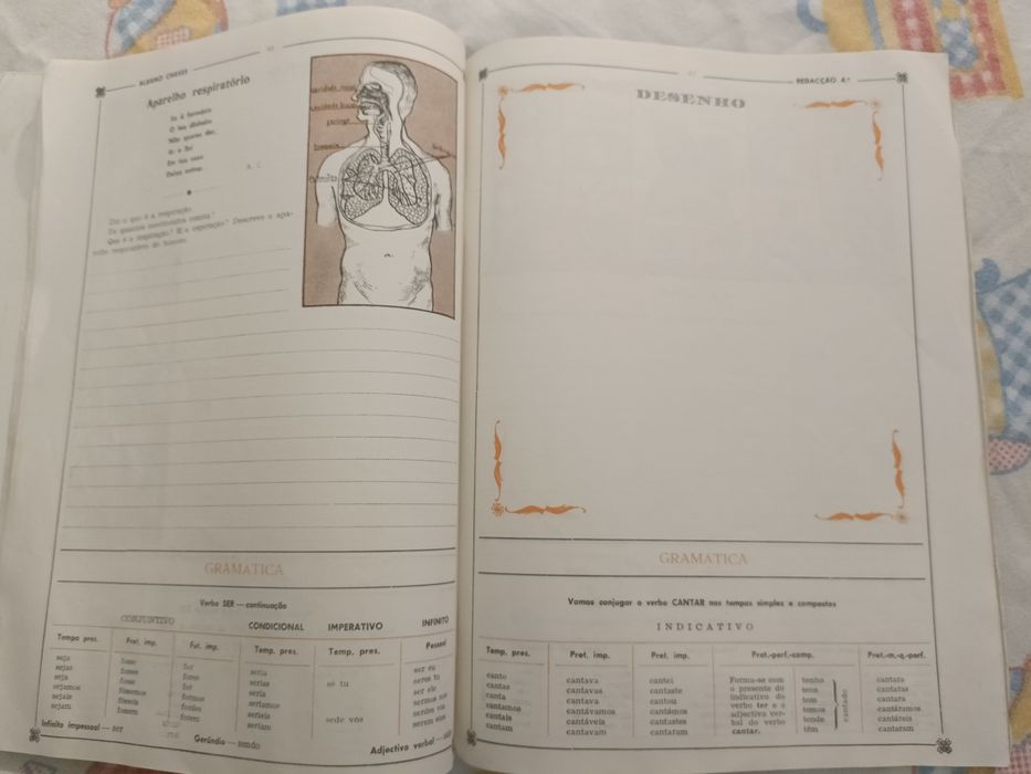 Livro antigo escolar