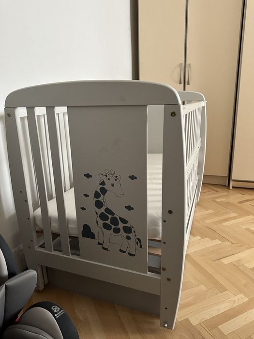 Дитяче ліжечко з матрацом