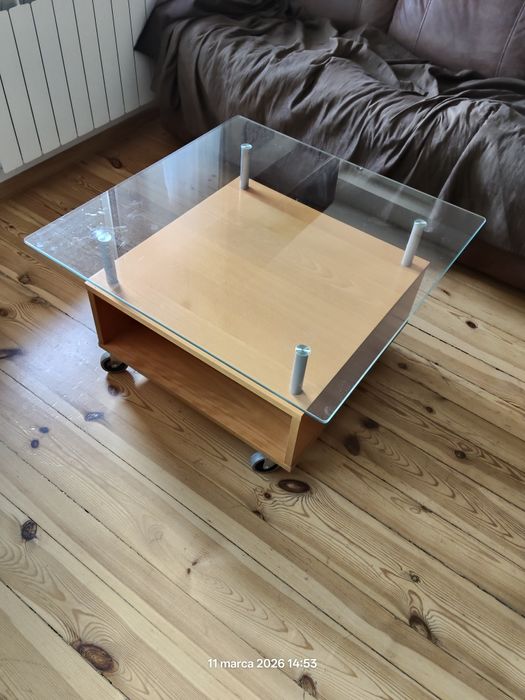 Stolik kawowy na kółkach – Nowoczesny Design (Szkło/Drewno)