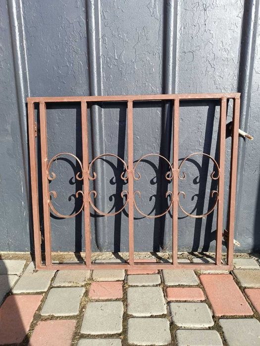 Решетки на окна. Подоконники, окна деревянные