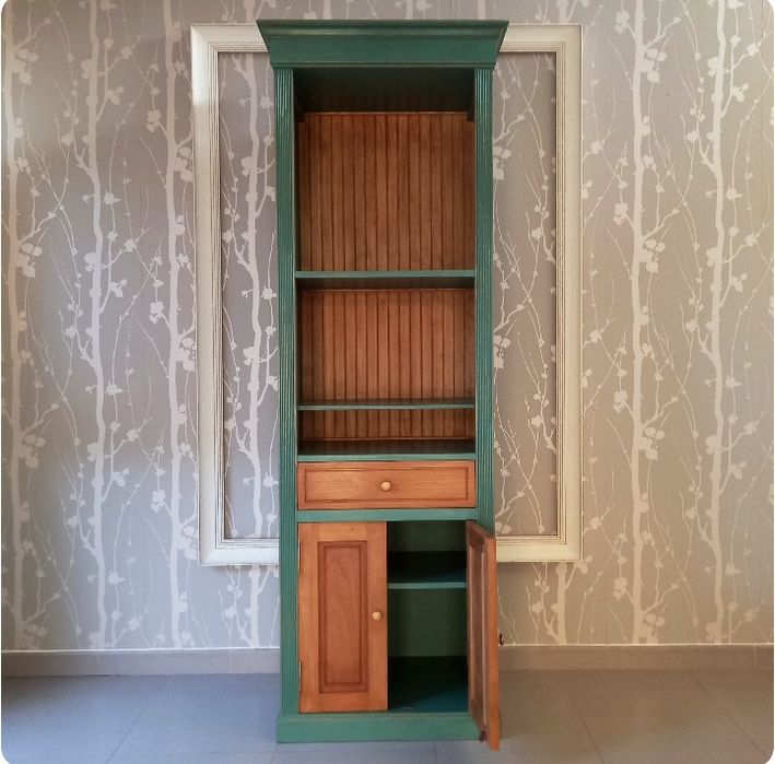 Móvel / Armário em madeira / Estante