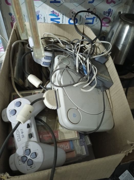 Продам іігрову приставку на дісках