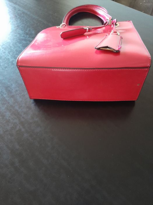 Mala Guess vermelha