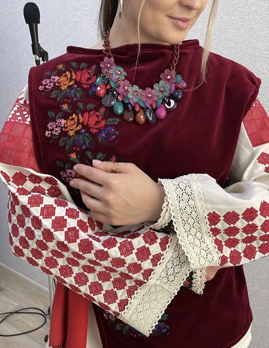 Вишиванка з камізелькою оксамитовою