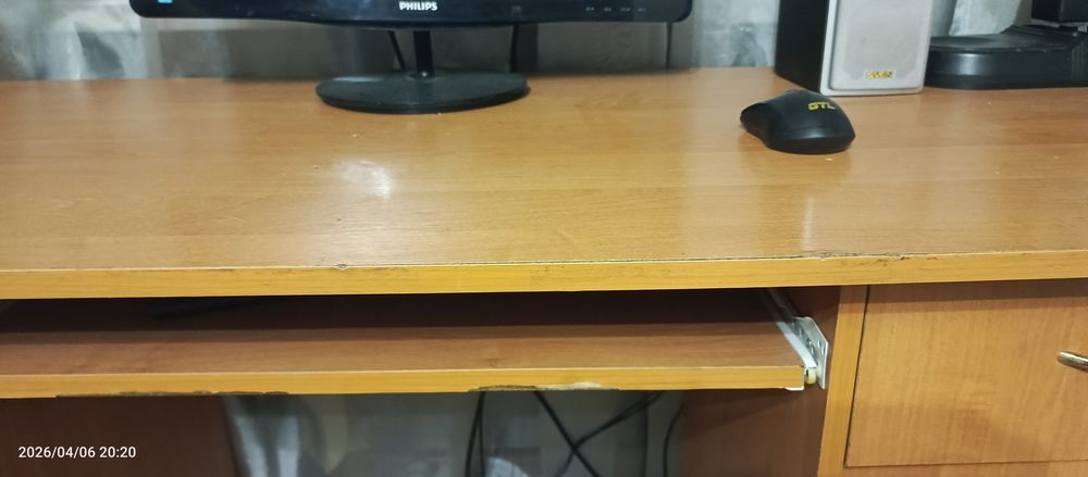 Продам стол компьютерный