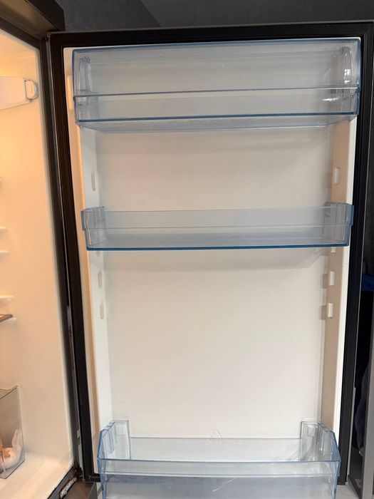 Продам двухкамерный холодильник AEG