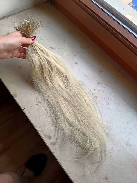 Włosy blond dziewicze