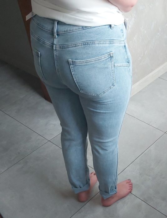 Spodnie damskie jeansowe z motylkami NOWE