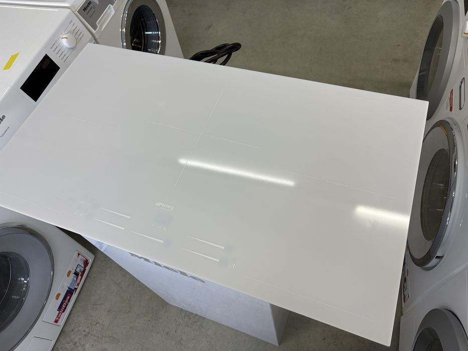 Біла індукційна панель SMEG SI2M 7953 DW