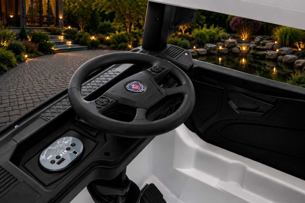 Auto na akumulator Scania Miękkie koła EVA Skóra Pilot 4×4 Biały