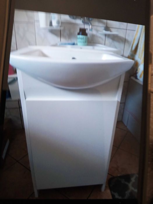 szafka z umywalką