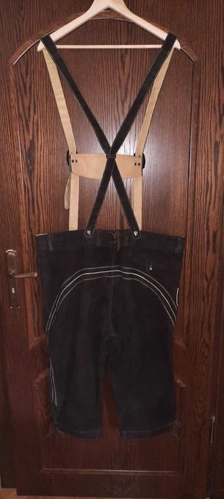 Męski zestaw odzieży tyrolskiej ze skóry.