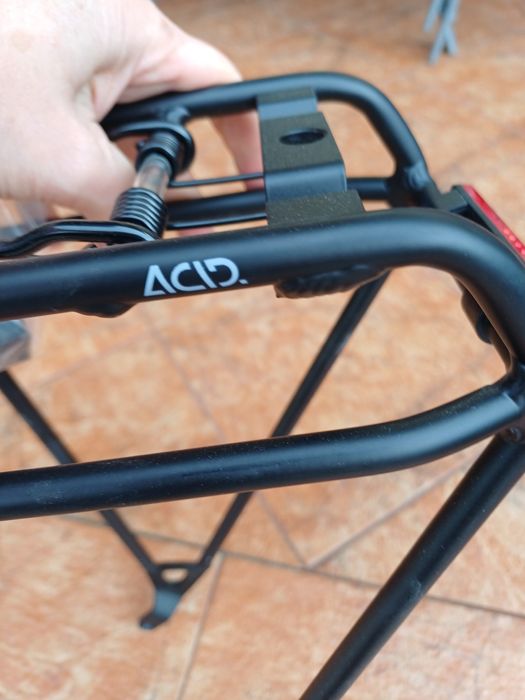 Nowy bagażnik rowerowy z oświetleniem  Sattel sr