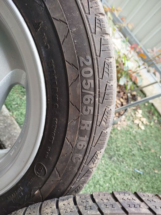 4 Jantes com pneus usados Discovery TD5 ou Range Rover P38 5X120