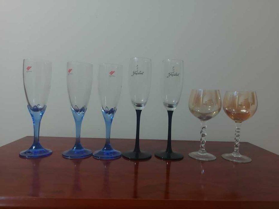 Conjunto de 7 copos variados