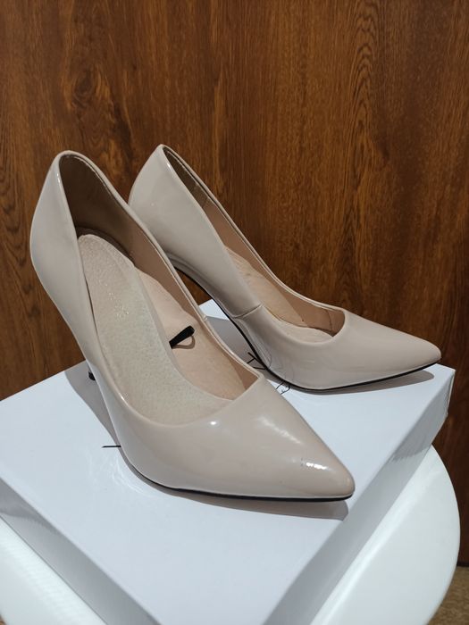 Eleganckie szpilki beżowe nude  Top Secret 38