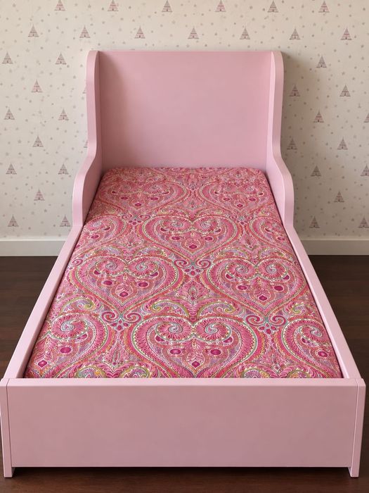 Conjunto IKEA: cama extensível BUSUNGE + colchão VIMSIG + cómoda BUSUN