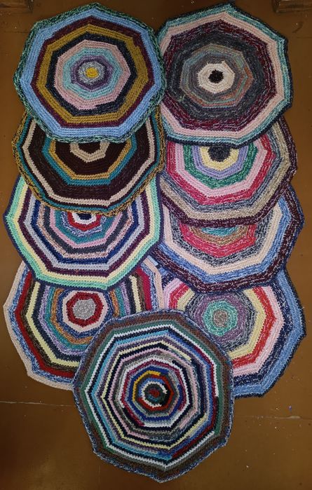 Продам коврики ручной работы диаметр 50см.