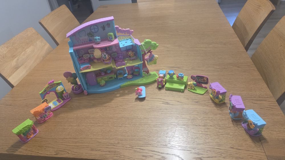 Moji Pops – figurki oraz domek.