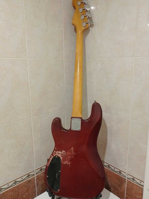 Tokai Hard Puncher VSB-80 1981 года, сделано в Японии, Cherry Burst