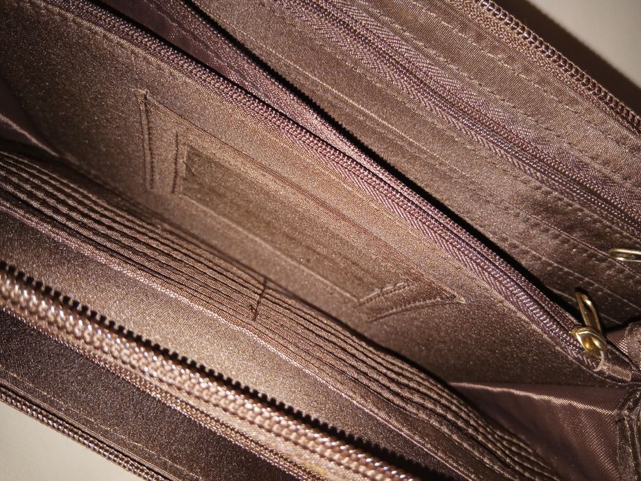 Carteira com grande arrumação cartões, dinheiro, documentos