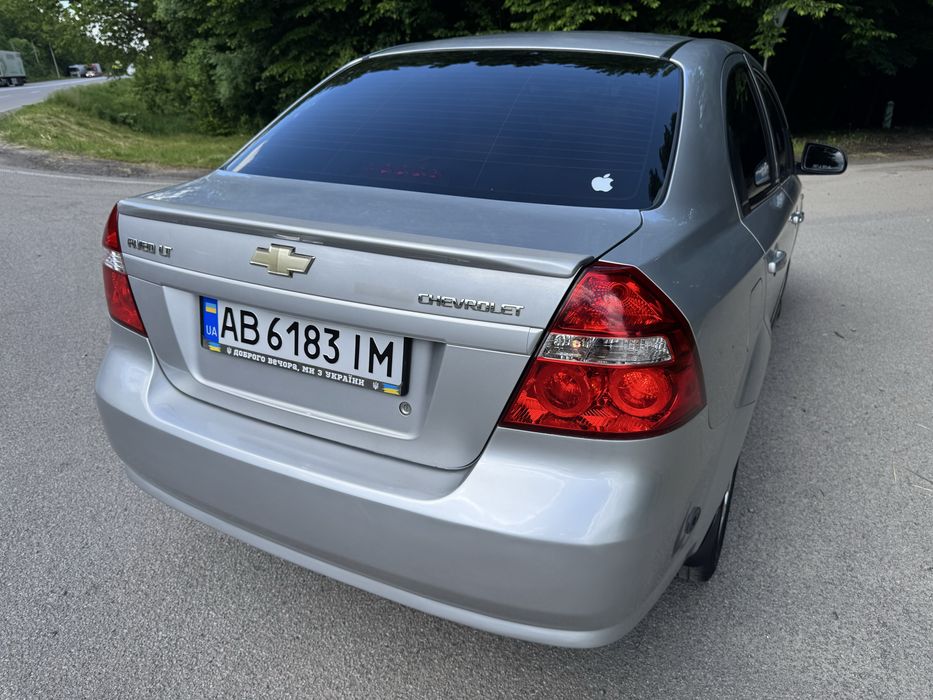 Chevrolet  Aveo газ-бензин.